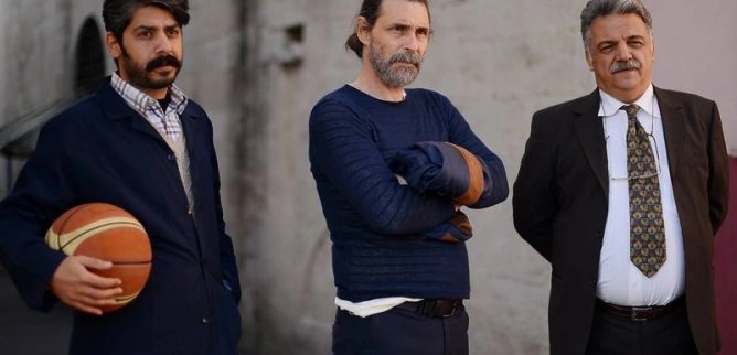 Турецкий сериал Он &mdash; легенда 1 серия