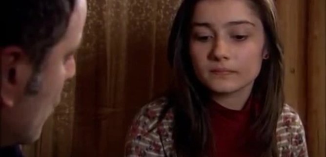 Турецкий сериал Темно-красный 12 серия