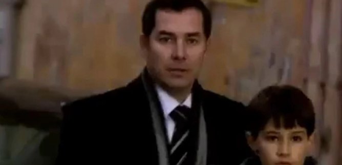 Турецкий сериал Бегущий по лезвию бритвы 13 серия