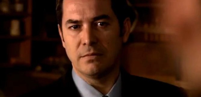 Турецкий сериал Бегущий по лезвию бритвы 17 серия