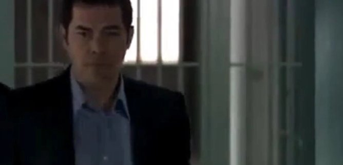 Турецкий сериал Бегущий по лезвию бритвы 26 серия