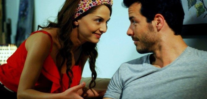 Турецкий сериал Спасаясь от дождя 6 серия