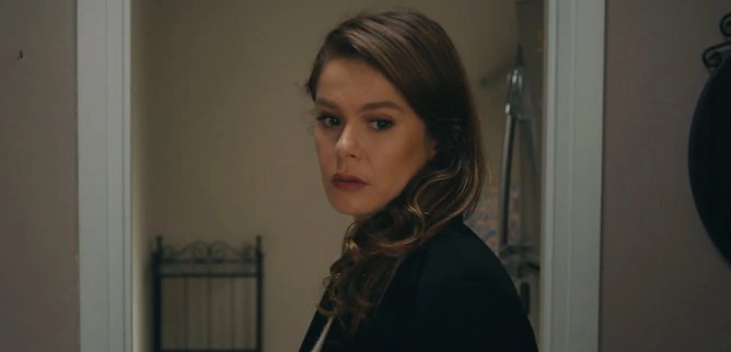 Турецкий сериал Девушка за стеклом 72 серия