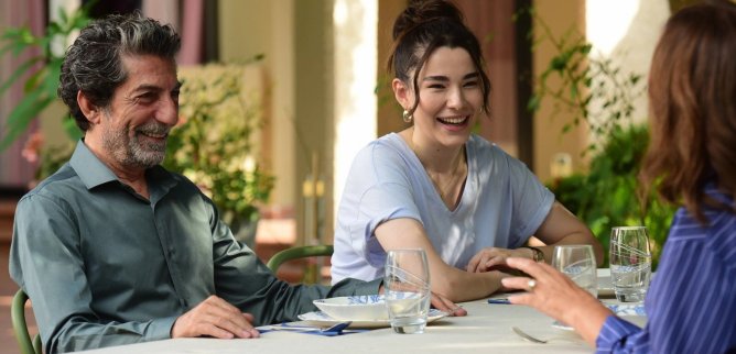 Турецкий сериал Предавать 1 серия