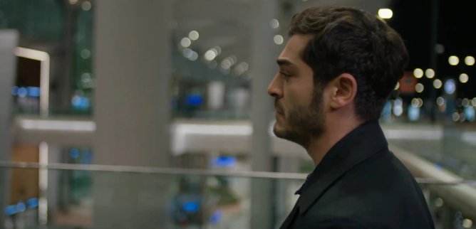 Турецкий сериал Совершенно другой человек 11 серия