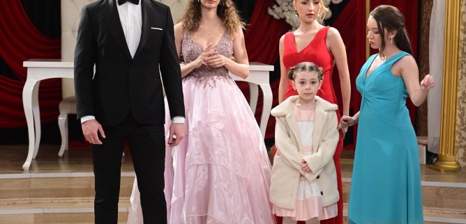 Турецкий сериал Я не могу вписаться в этот мир 61 серия