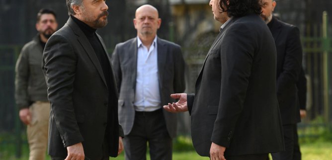 Турецкий сериал Я не могу вписаться в этот мир 63 серия