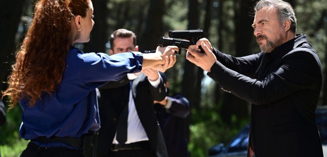 Турецкий сериал Я не могу вписаться в этот мир 67 серия