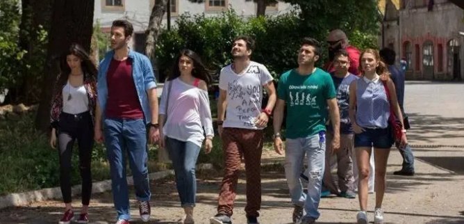 Турецкий сериал Сумасшедший класс в университете 1 серия