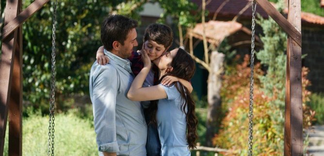 Турецкий сериал Истерзанная /  Ты расскажи, Карадениз 53 серия