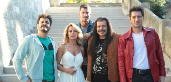 Турецкий сериал Клавишные герои 1 серия