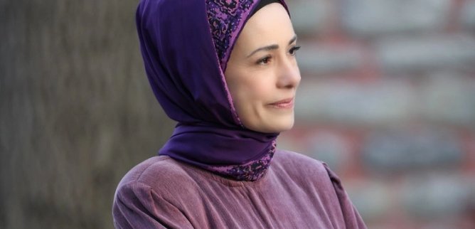 Турецкий сериал Красные бутоны 46 серия