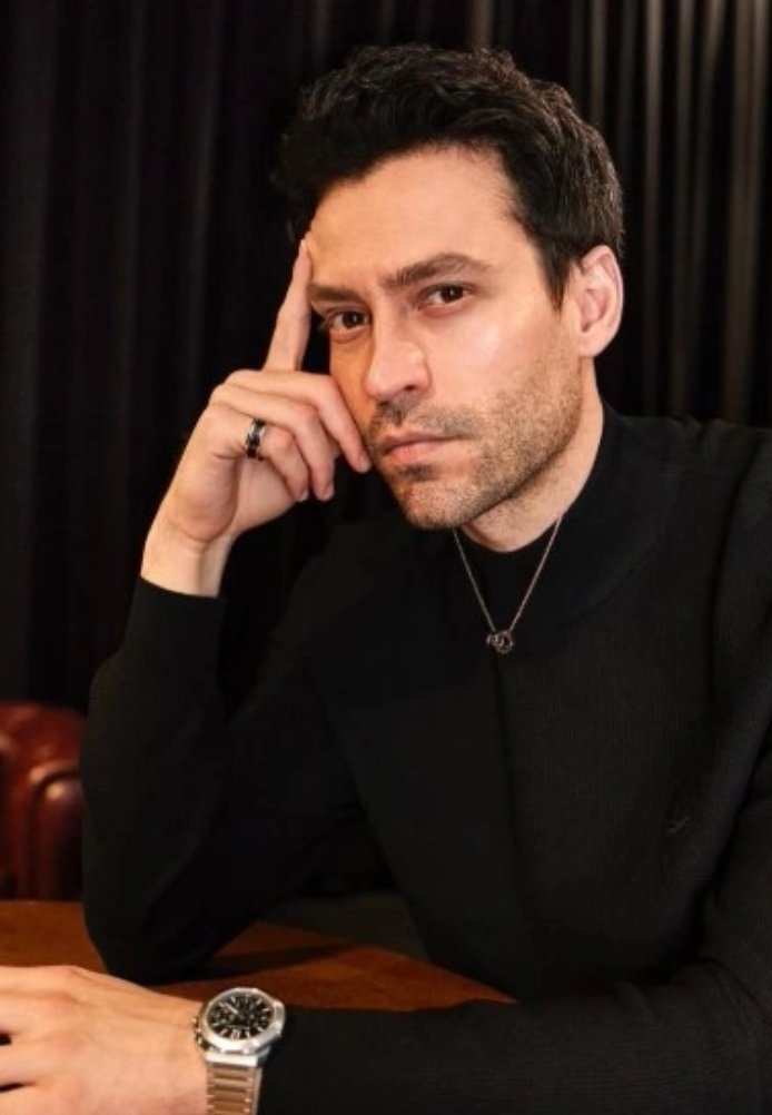Эксперт постер