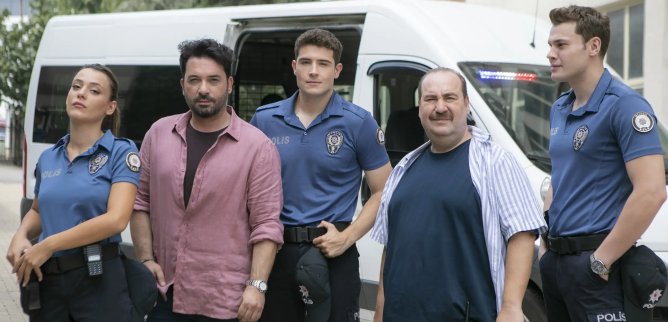 Турецкий сериал Опасные улицы 718 серия