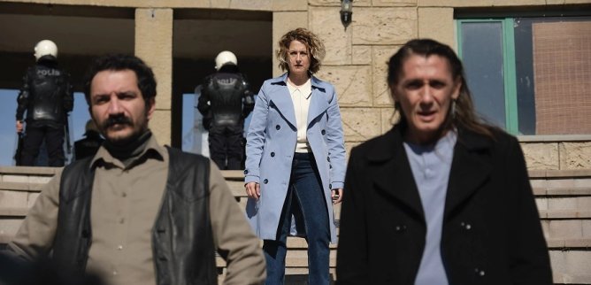 Турецкий сериал Молот и роза: Бехзат Ч. 22 серия
