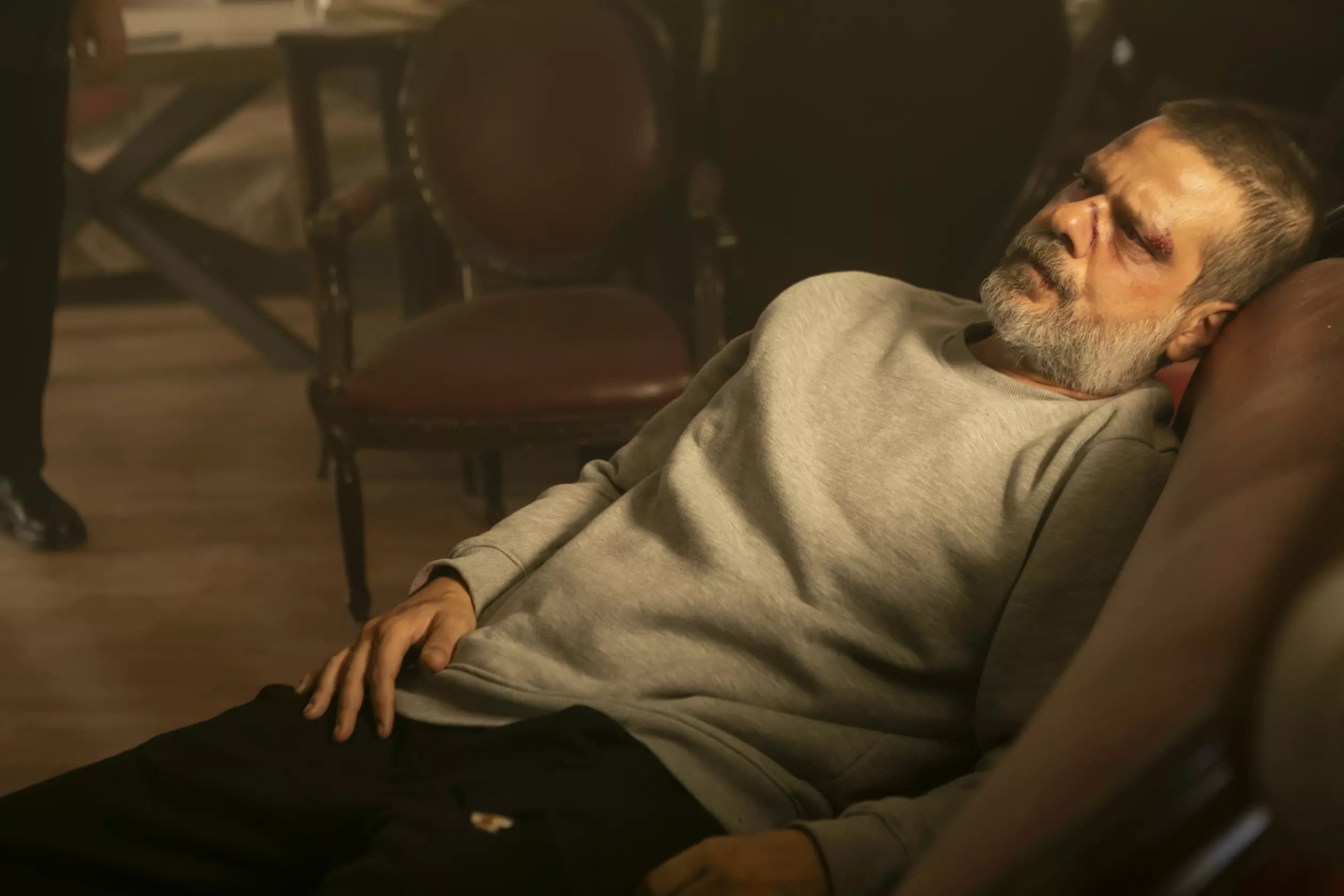 кадр из сериала "Опасные улицы"