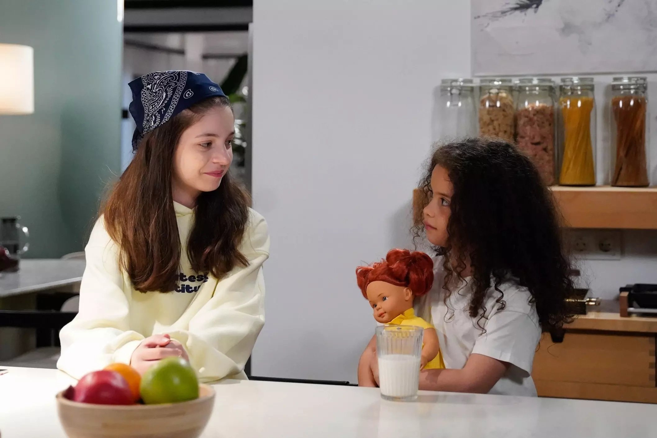 кадр из сериала "Розы и грехи"