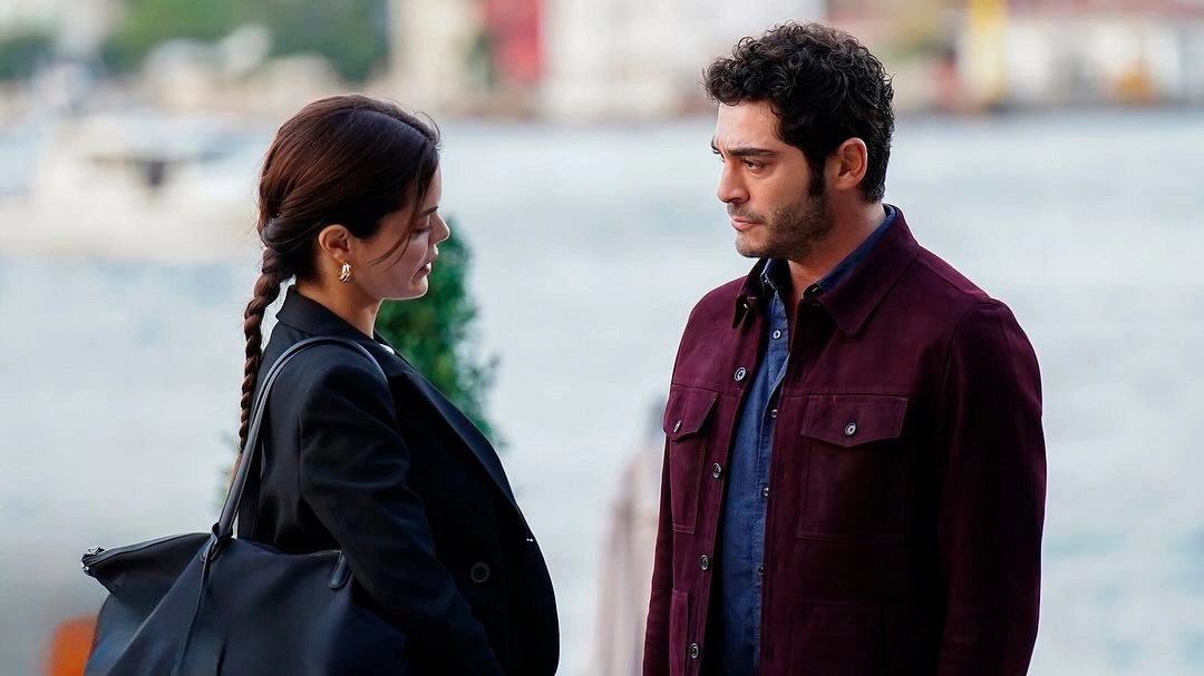 кадр из сериала "Мошенники"