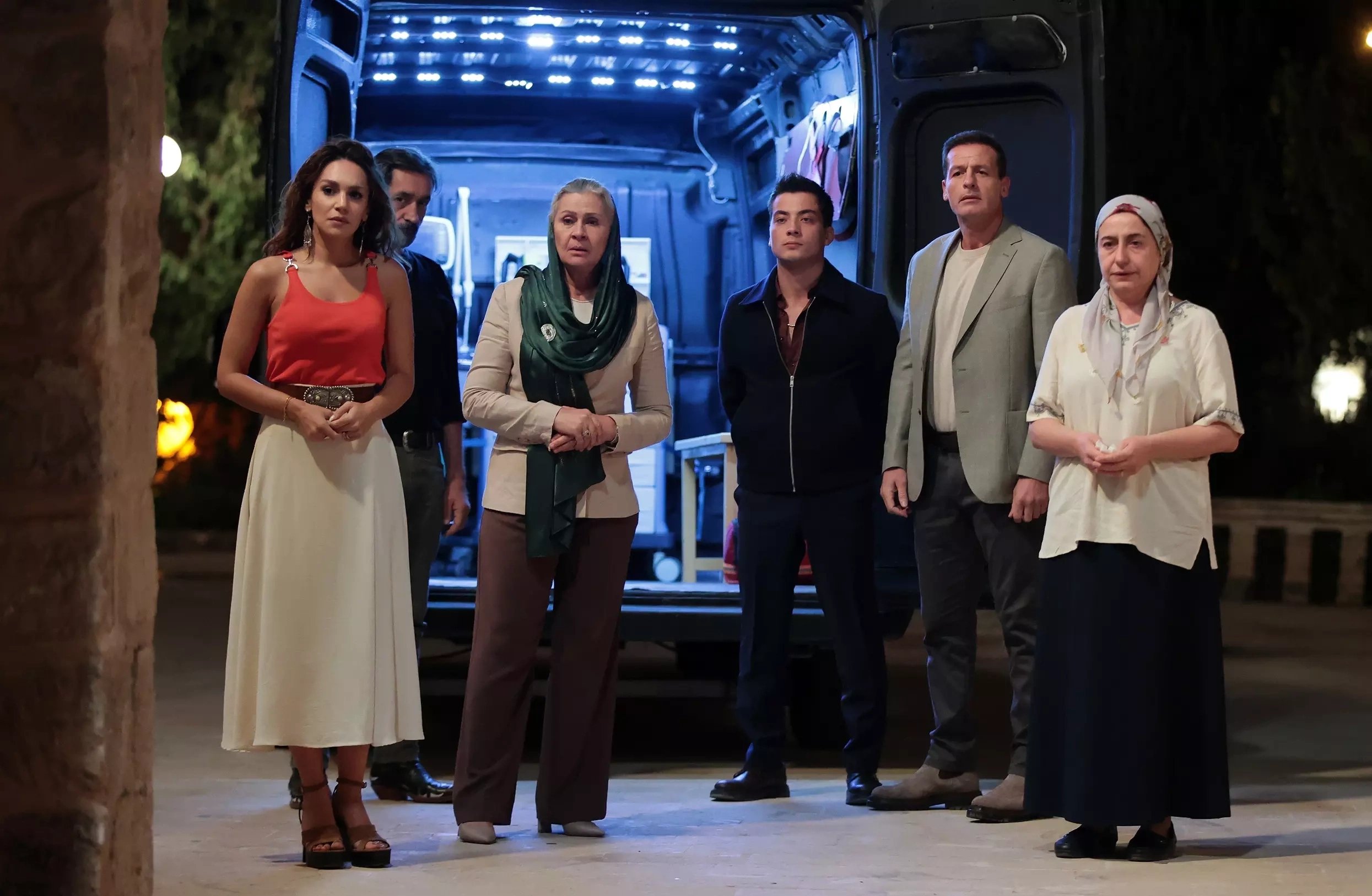 кадр из сериала "Далекий город"