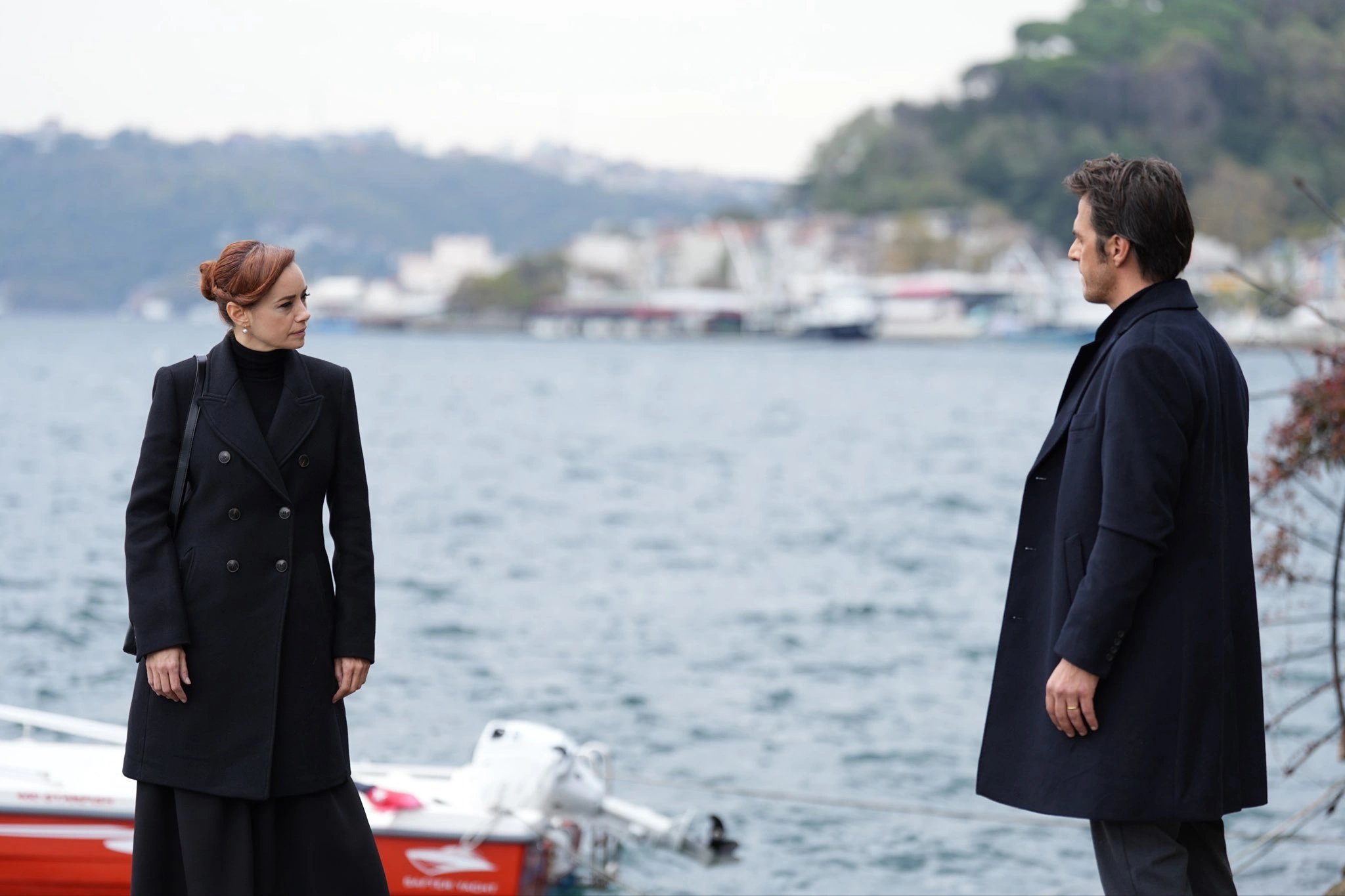 кадр из сериала "Ревность"