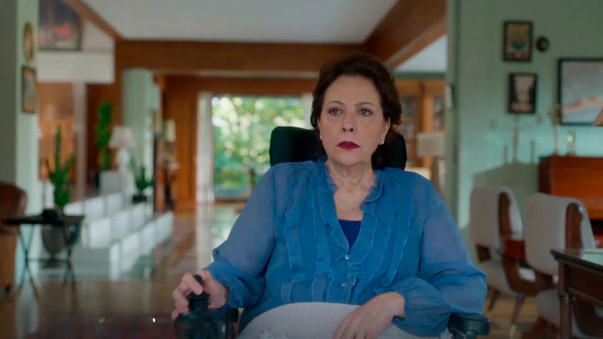 кадр из сериала "Ревность"