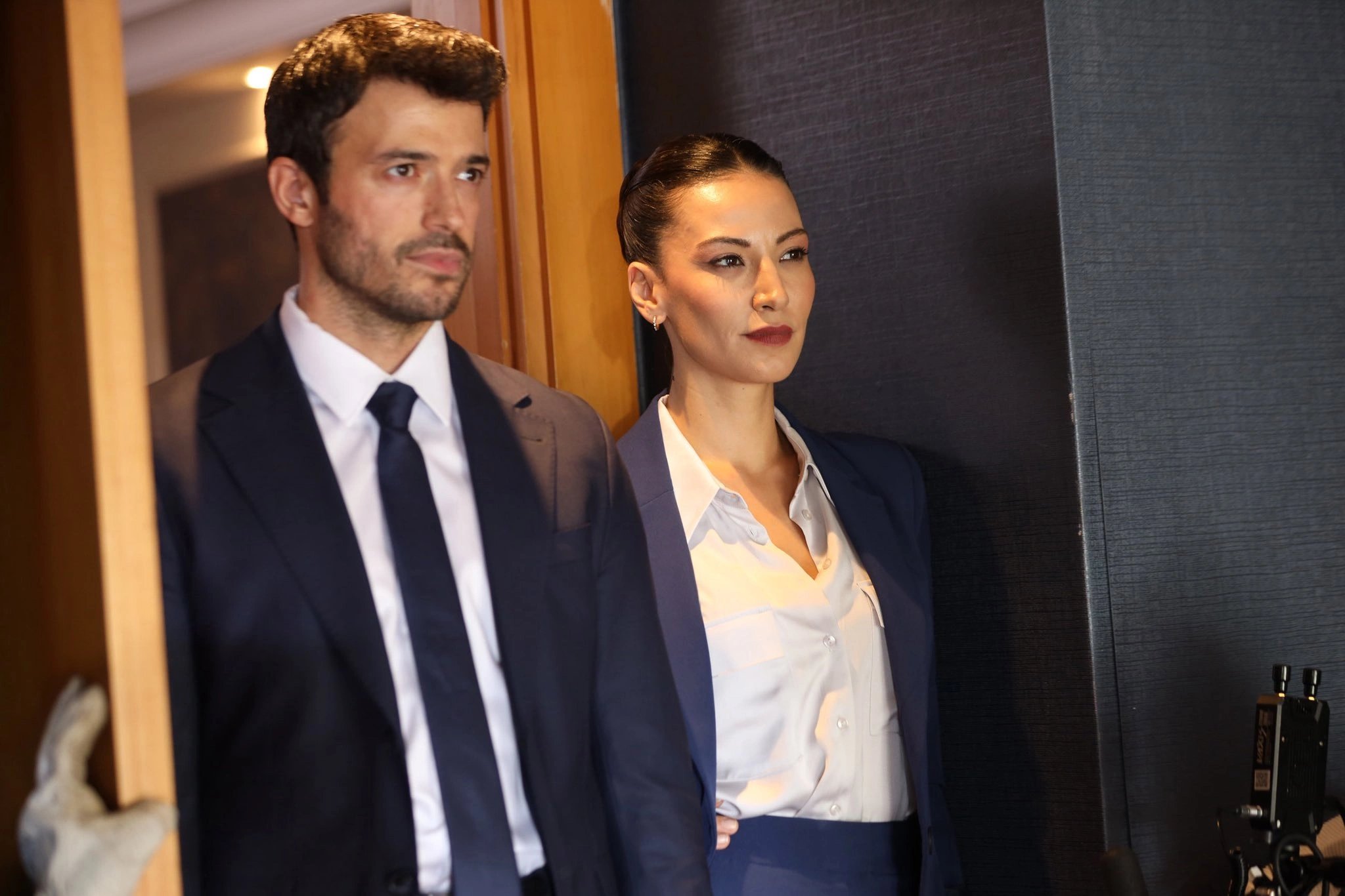 кадр из сериала "Незнакомец в зеркале"