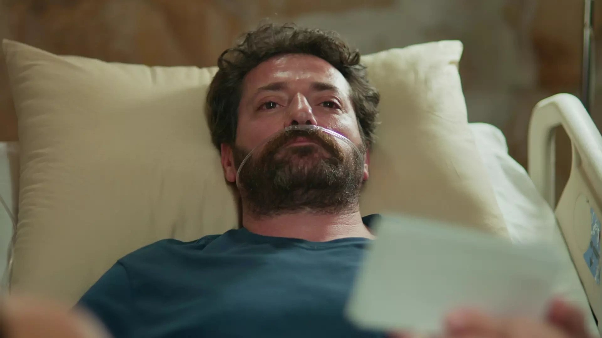 кадр из сериала "Далекий город"