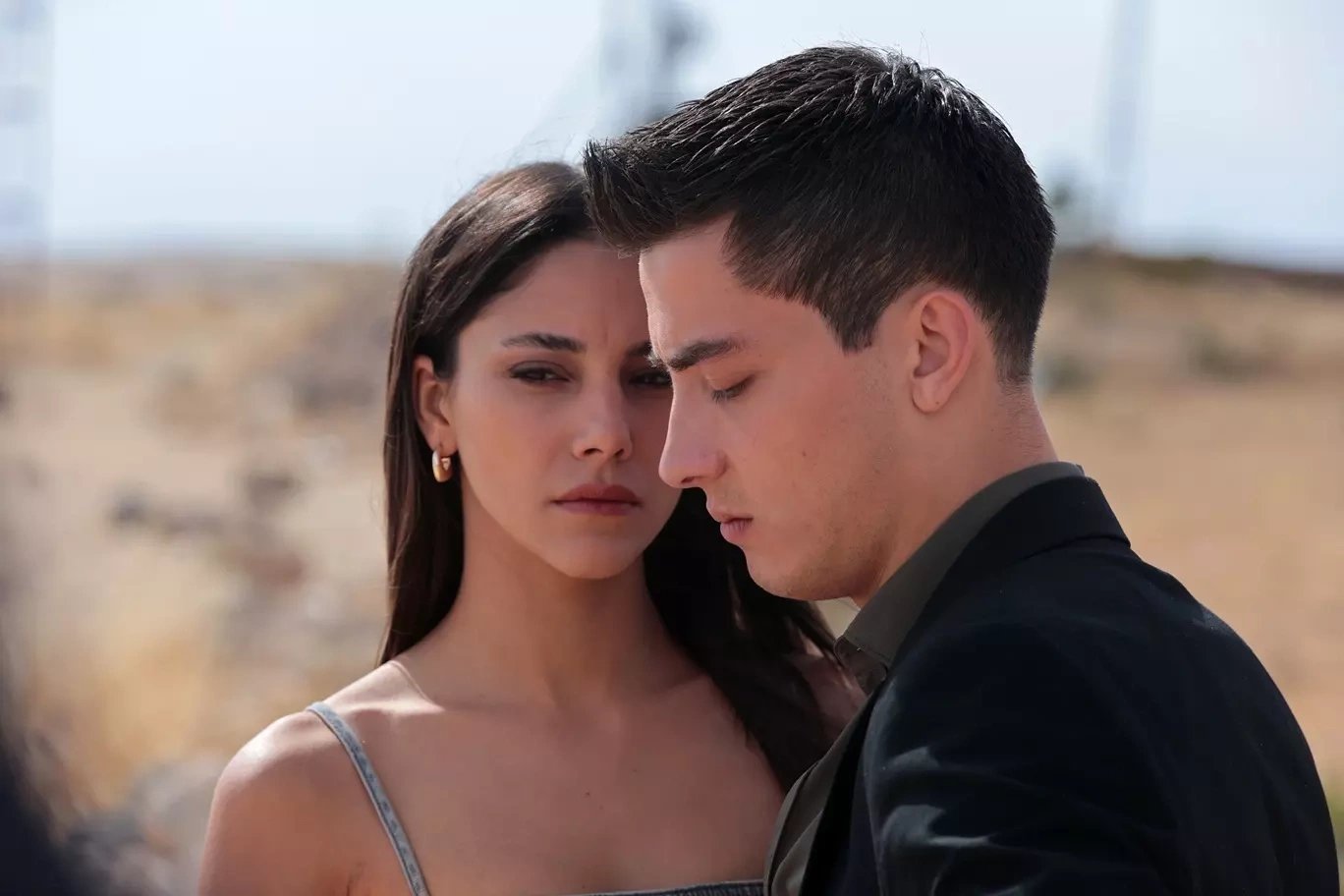 кадр из сериала "Далекий город"