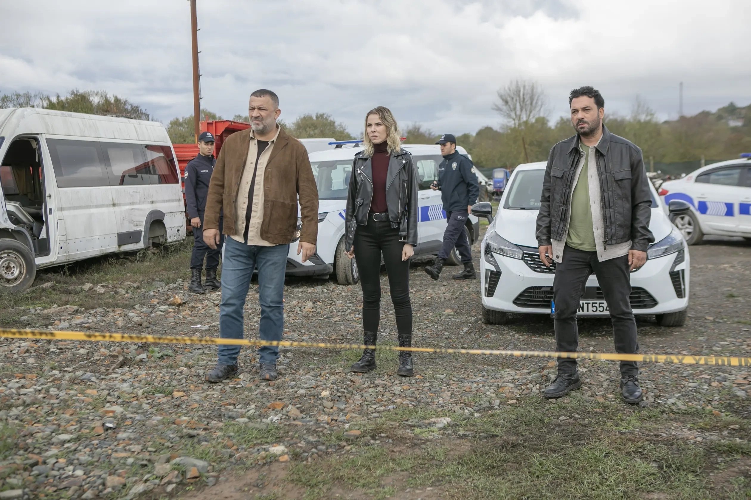 кадр из сериала "Опасные улицы"