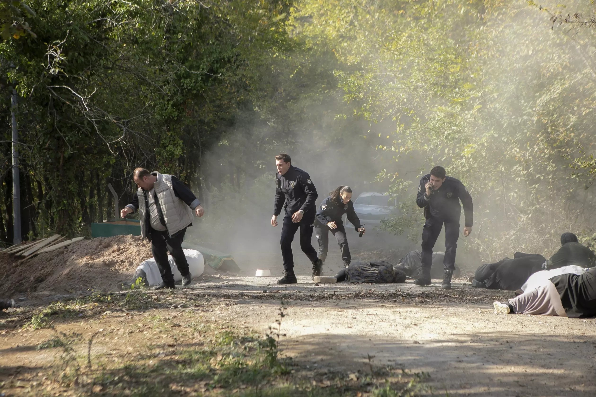 кадр из сериала "Опасные улицы"