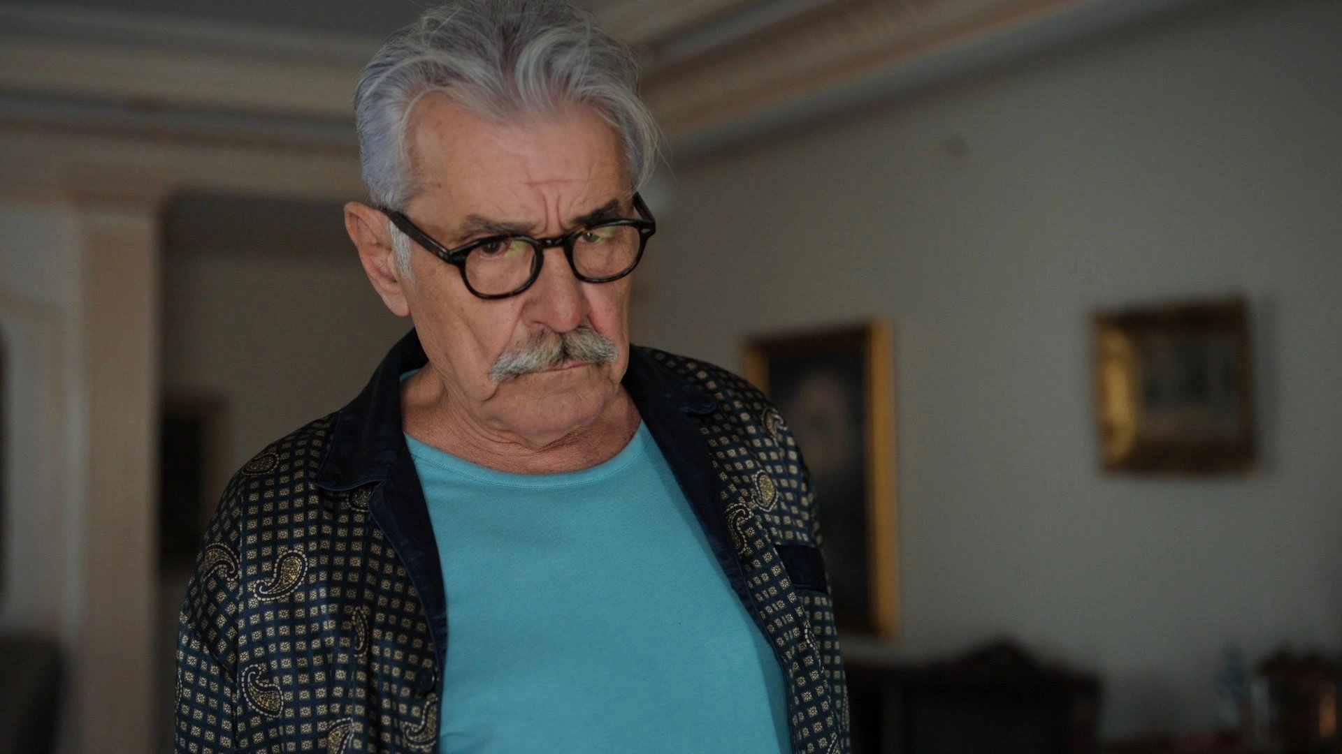 кадр из сериала "Любовь и слезы"