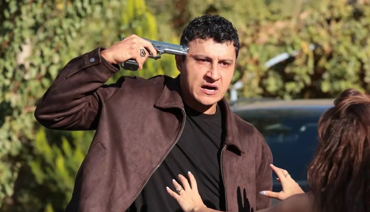 кадр из сериала "Далекий город"