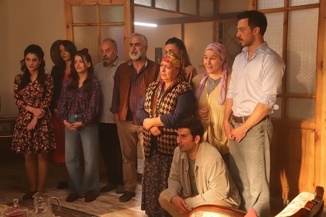 кадр из сериала "Дети рая"