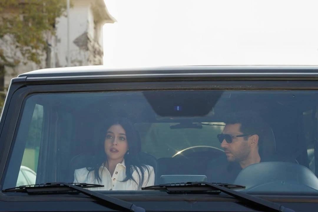 кадр из сериала "Розы и грехи"