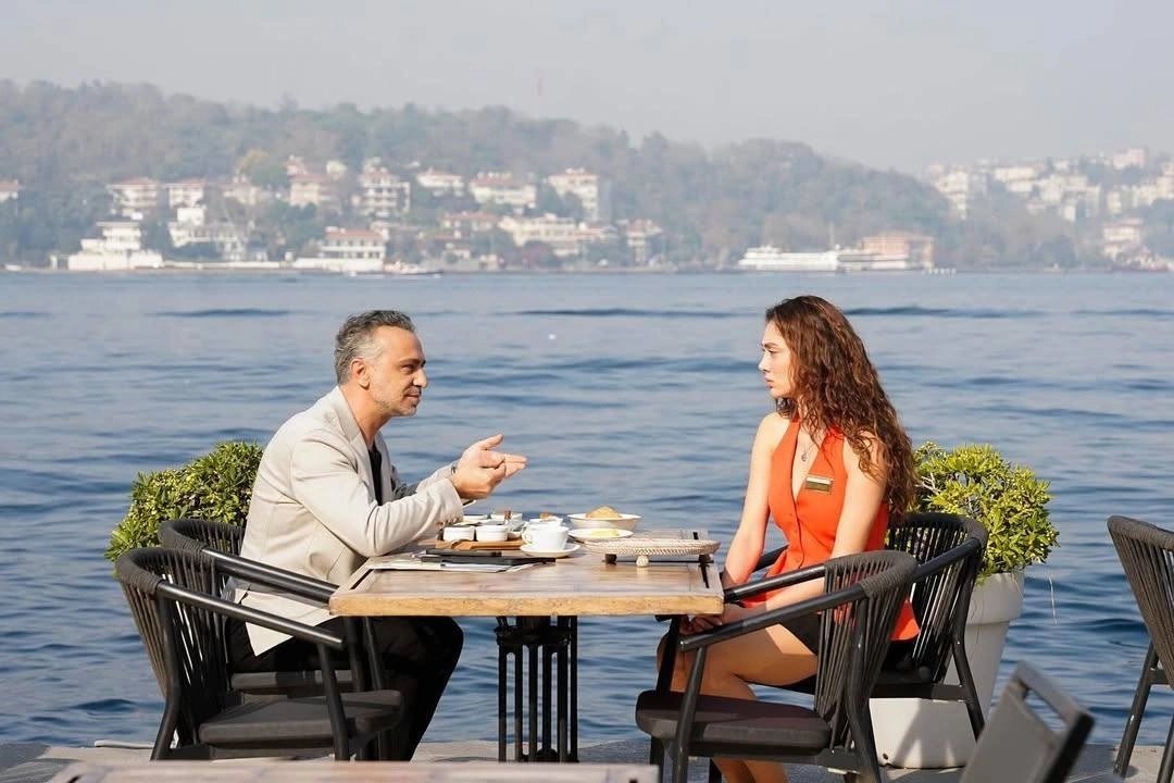 кадр из сериала "Розы и грехи"