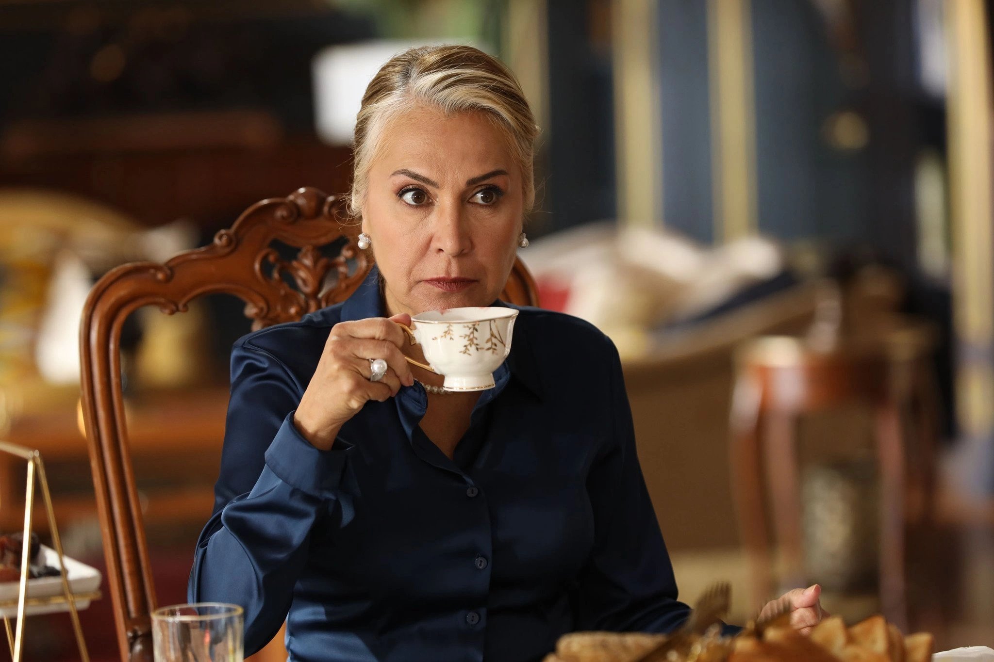 кадр из сериала "Незнакомец в зеркале"