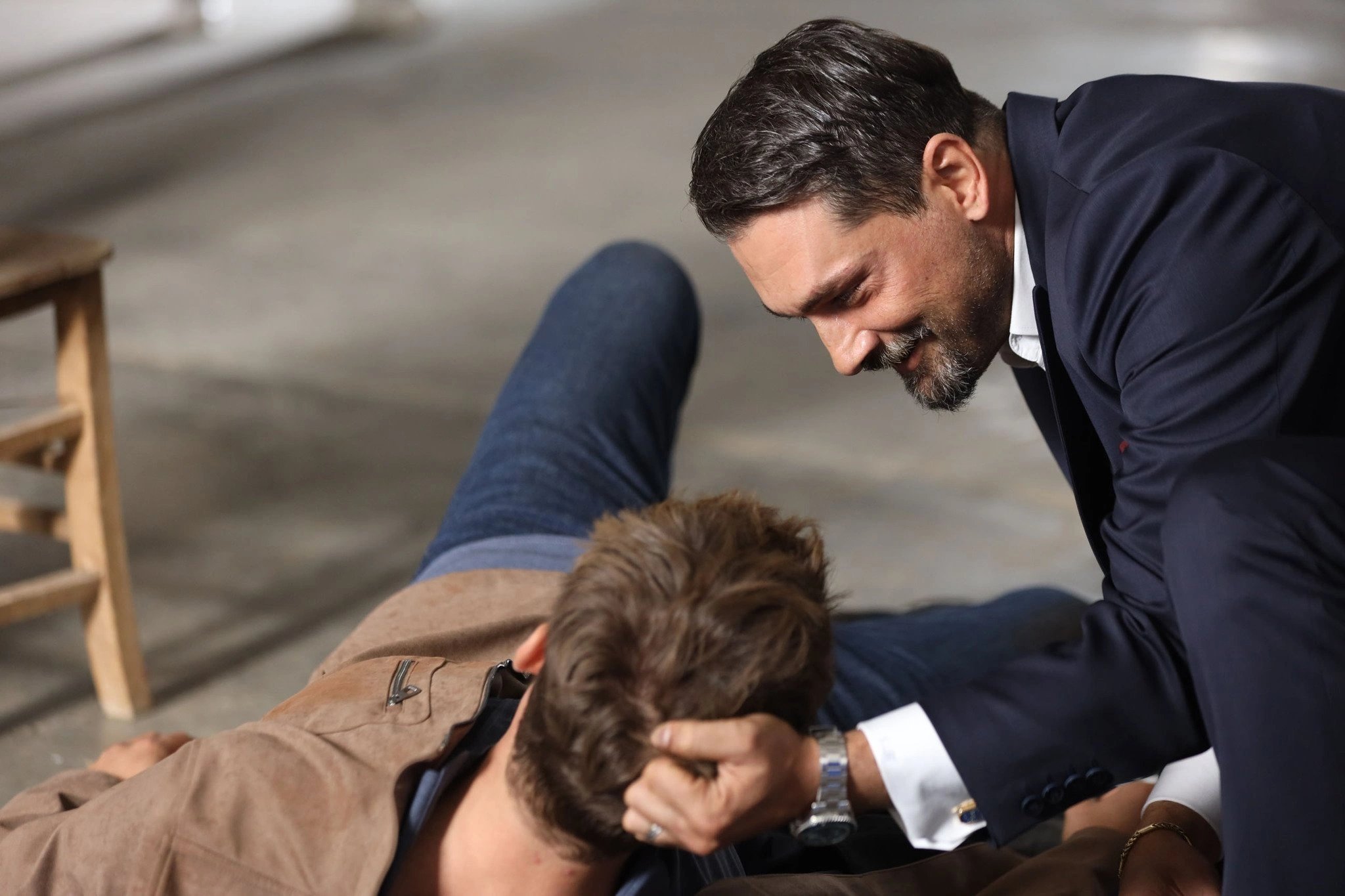 кадр из сериала "Незнакомец в зеркале"