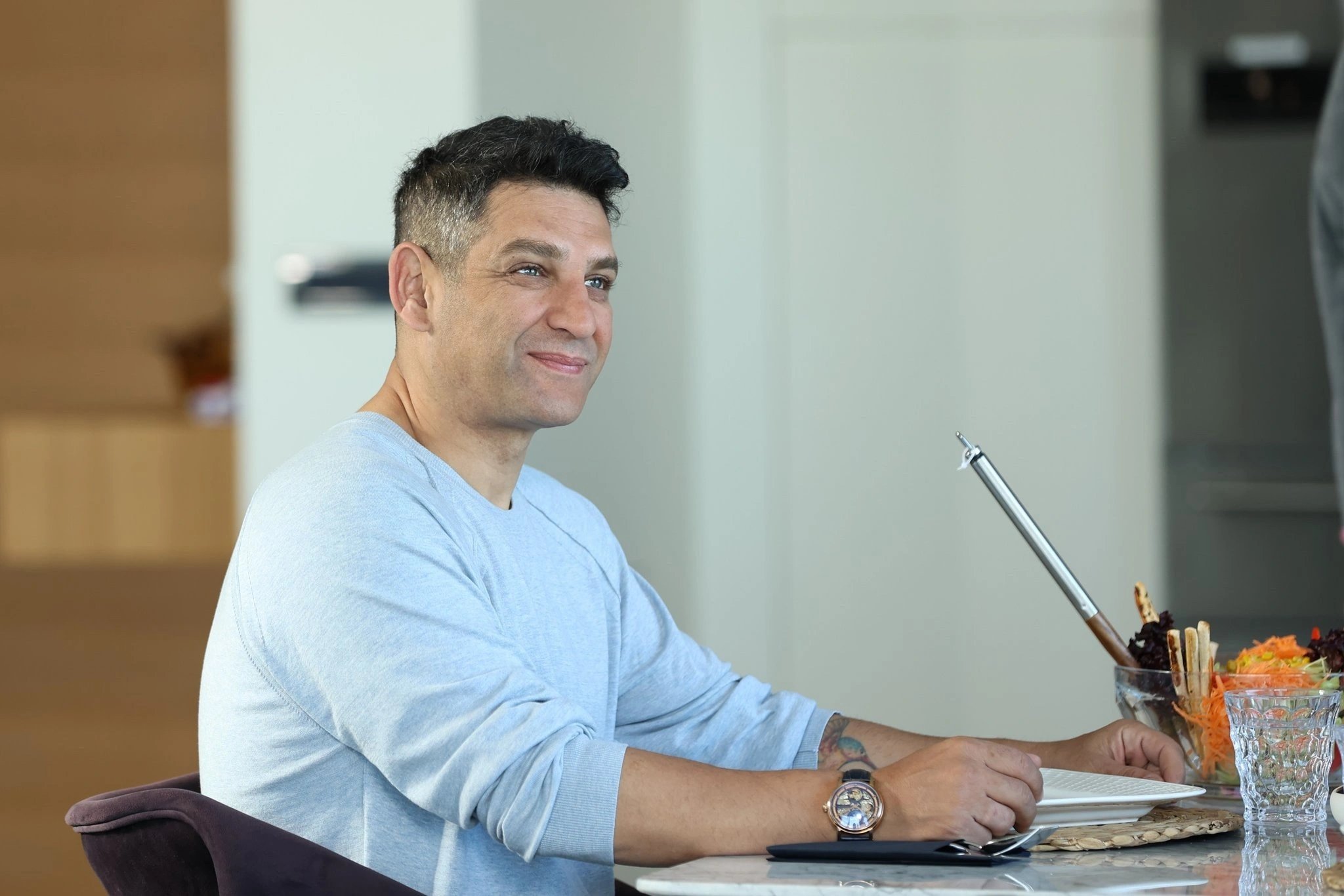 кадр из сериала "Я Леман"