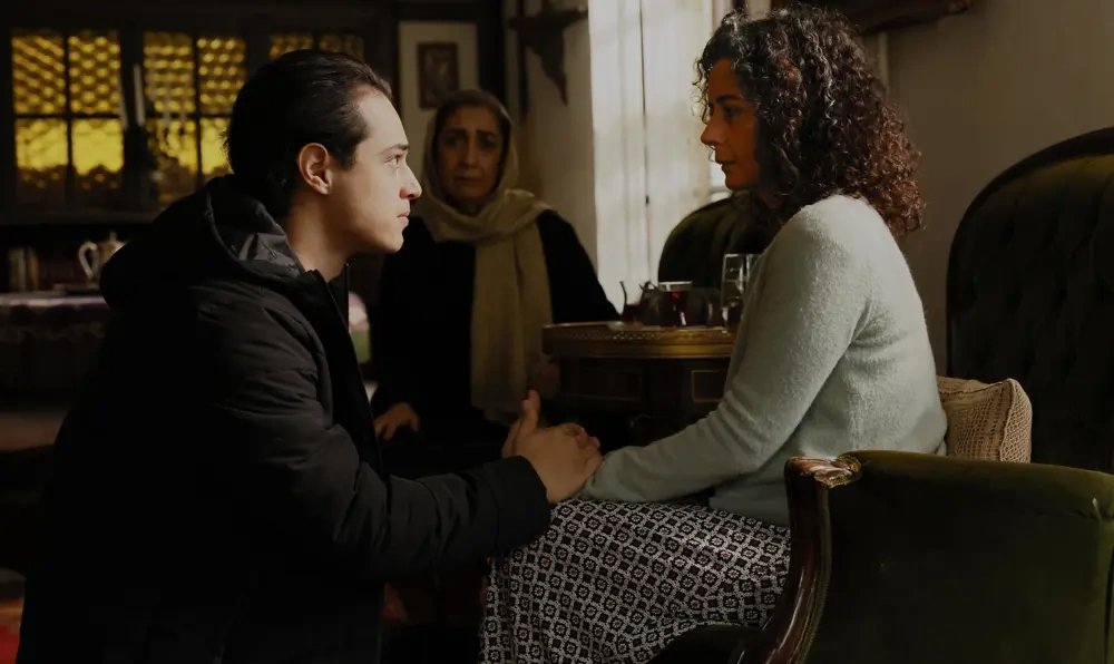 кадр из сериала "Беззащитные"