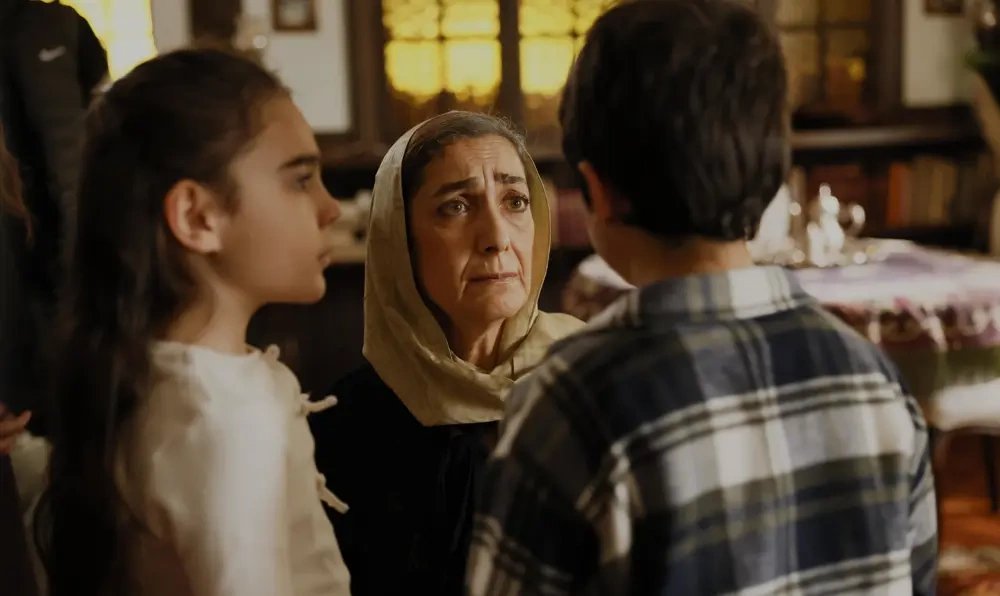 кадр из сериала "Беззащитные"