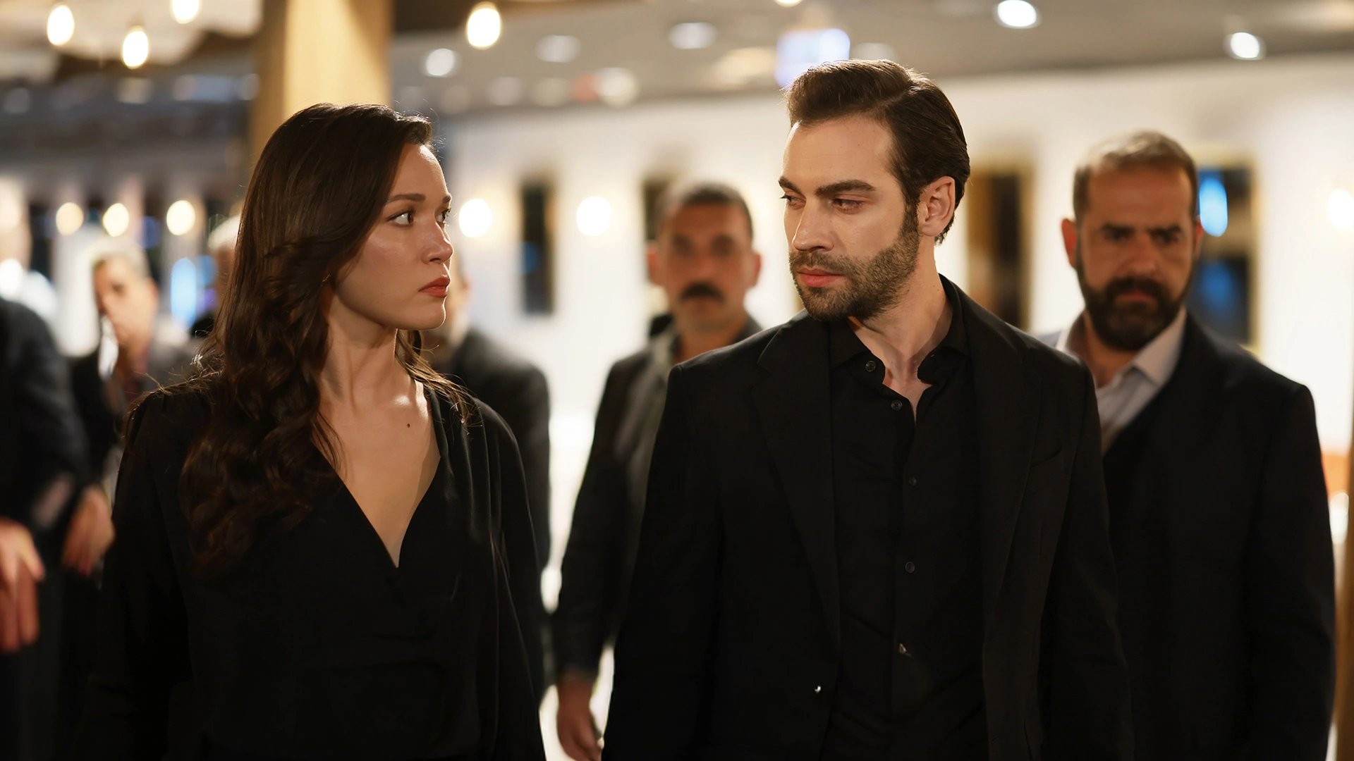 кадр из сериала "Беззащитные"