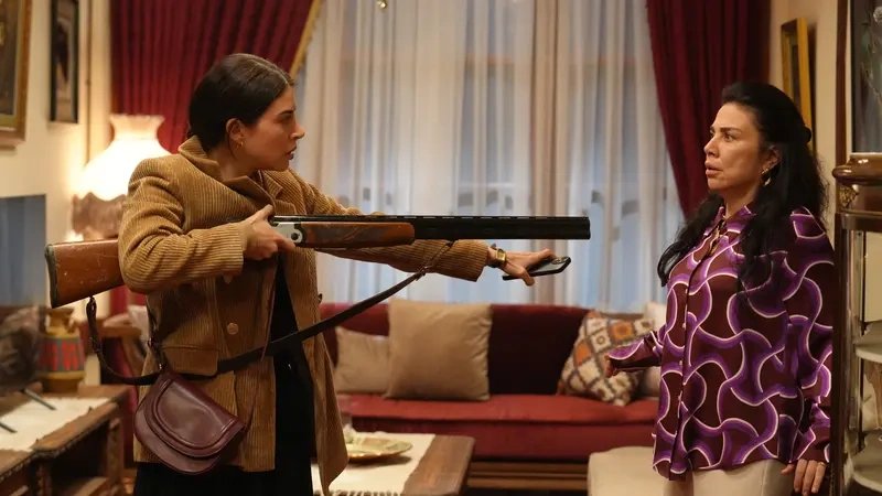 кадр из сериала "Это море переполнится"