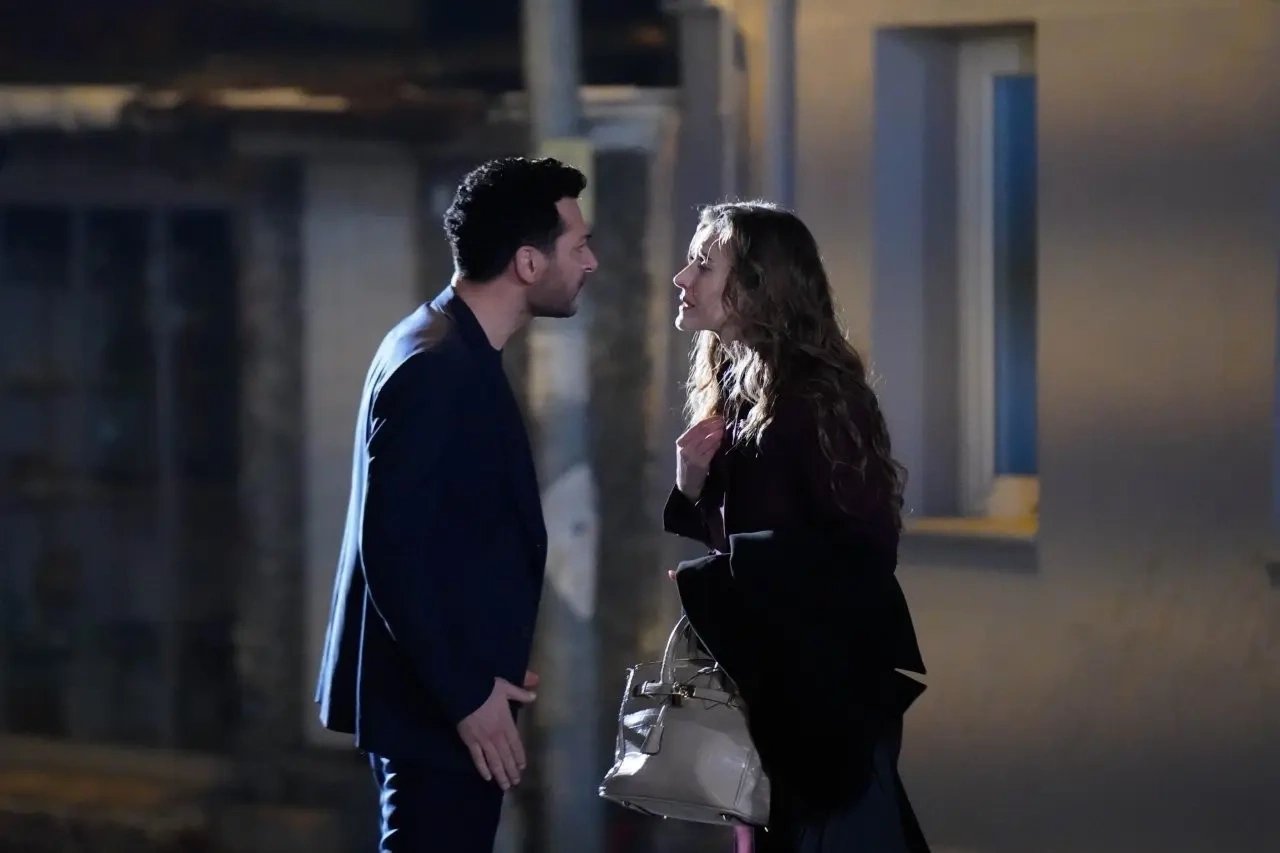 кадр из сериала "Розы и грехи"