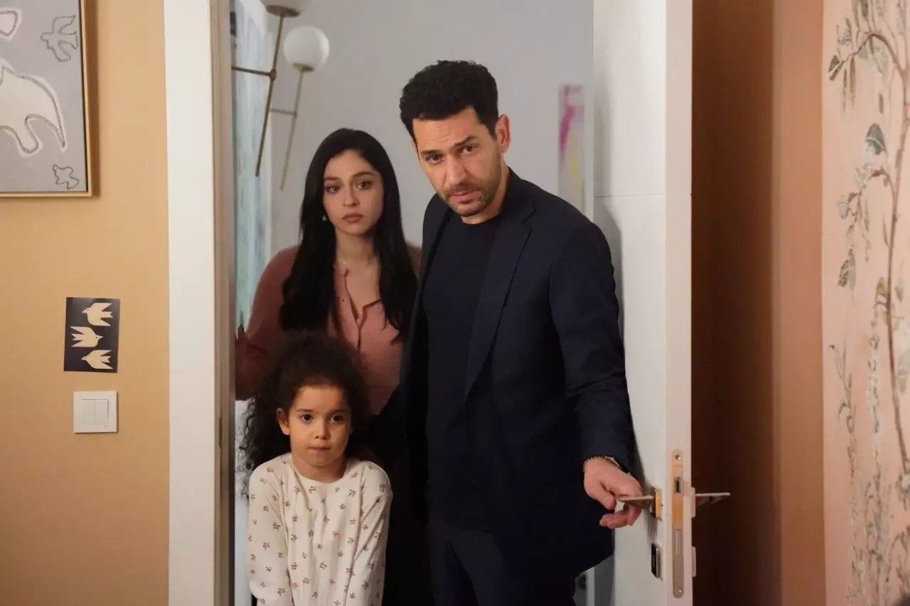 кадр из сериала "Розы и грехи"