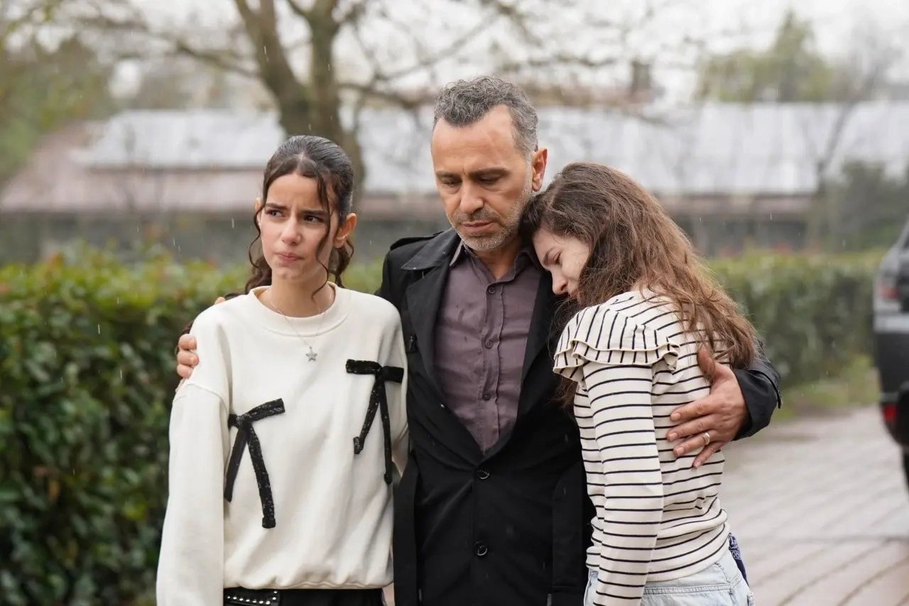 кадр из сериала "Розы и грехи"