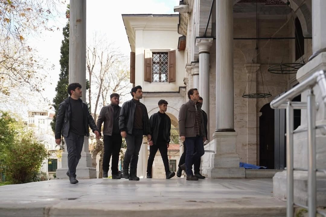 кадр из сериала "Разведка"