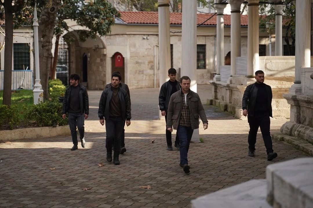 кадр из сериала "Разведка"