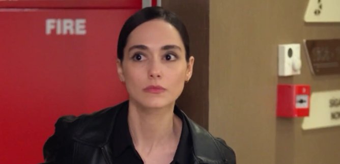 Турецкий сериал Скованный любовью, пленённый законом 64 серия