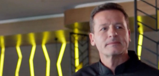 Турецкий сериал Скованный любовью, пленённый законом 61 серия