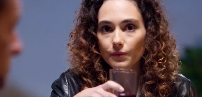 Турецкий сериал Скованный любовью, пленённый законом 50 серия